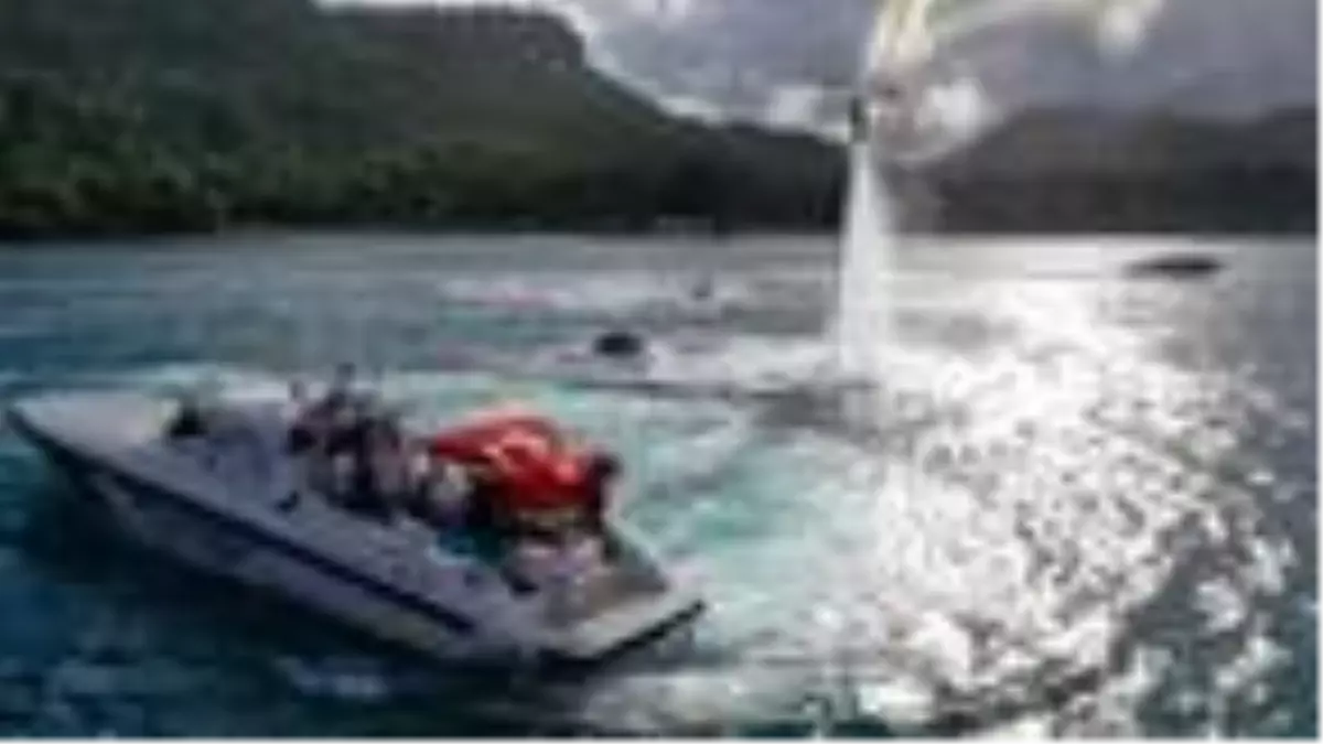 Antalya'da 'Cumhuriyet' denizde tekne kortejiyle kutlandı