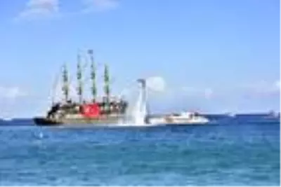 Antalya'da 'Cumhuriyet' denizde tekne kortejiyle kutlandı Antalya'da 'Cumhuriyet' denizde tekne kortejiyle kutlandı