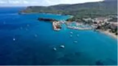 Antalya'da 'Cumhuriyet' denizde tekne kortejiyle kutlandı Antalya'da 'Cumhuriyet' denizde tekne kortejiyle kutlandı