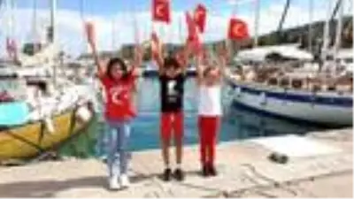 Antalya'da 'Cumhuriyet' denizde tekne kortejiyle kutlandı Antalya'da 'Cumhuriyet' denizde tekne kortejiyle kutlandı