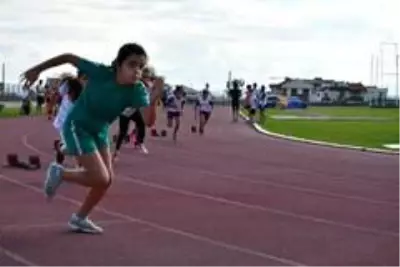 Cumhuriyet kupası atletizm yarışları yapıldı Cumhuriyet kupası atletizm yarışları yapıldı