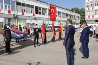 Cumhuriyet tarihinde ilk kez tebrik kabulü açık alanda düzenlendi Cumhuriyet tarihinde ilk kez tebrik kabulü açık alanda düzenlendi