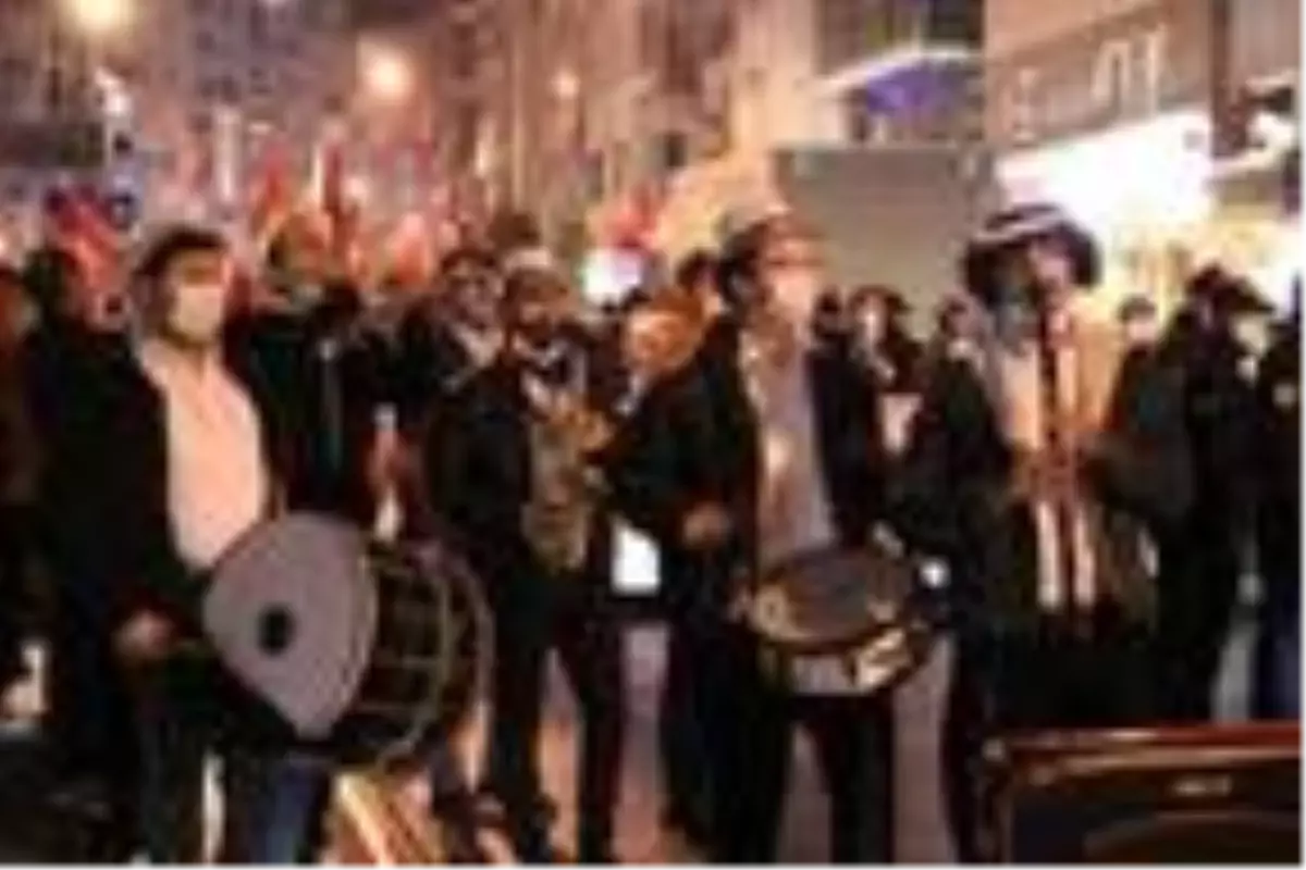 Denizli'de coşkulu Cumhuriyet Yürüyüşü