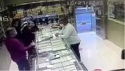 Dini suistimal ederek dolandırıcılık yapan şüpheliler yakalandı Dini suistimal ederek dolandırıcılık yapan şüpheliler yakalandı
