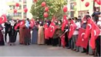 Diyarbakır anneleri Cumhuriyet Bayramı'nı evlat nöbetinde kutladı Diyarbakır anneleri Cumhuriyet Bayramı'nı evlat nöbetinde kutladı