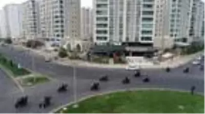 Diyarbakır'da Türk bayraklı motosikletlerle 29 kilometrelik konvoy yaptılar Diyarbakır'da Türk bayraklı motosikletlerle 29 kilometrelik konvoy yaptılar