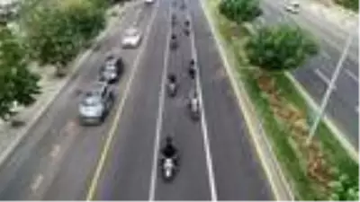 Diyarbakır'da Türk bayraklı motosikletlerle 29 kilometrelik konvoy yaptılar Diyarbakır'da Türk bayraklı motosikletlerle 29 kilometrelik konvoy yaptılar