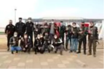 Diyarbakır'da Türk bayraklı motosikletlerle 29 kilometrelik konvoy yaptılar Diyarbakır'da Türk bayraklı motosikletlerle 29 kilometrelik konvoy yaptılar