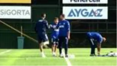 Erol Bulut ve Emre Belözoğlu'ndan ayak tenisi mücadelesi Erol Bulut ve Emre Belözoğlu'ndan ayak tenisi mücadelesi