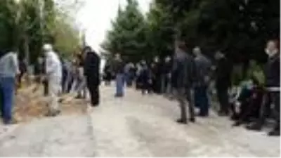 Eski nişanlısının öldürdüğü genç kız ve annesi toprağa verildi Eski nişanlısının öldürdüğü genç kız ve annesi toprağa verildi