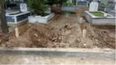 Eski nişanlısının öldürdüğü genç kız ve annesi toprağa verildi Eski nişanlısının öldürdüğü genç kız ve annesi toprağa verildi