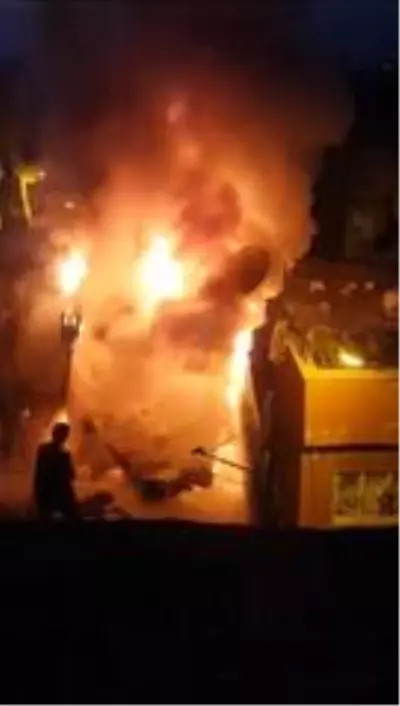 Siirt'te bir evin damında çıkan yangın paniğe neden oldu Siirt'te bir evin damında çıkan yangın paniğe neden oldu