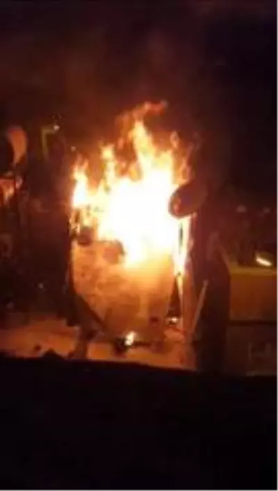 Siirt'te bir evin damında çıkan yangın paniğe neden oldu Siirt'te bir evin damında çıkan yangın paniğe neden oldu