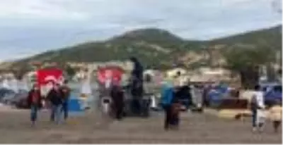 Foçalı yelkenciler Cumhuriyet Bayramı'nı denizde kutladı Foçalı yelkenciler Cumhuriyet Bayramı'nı denizde kutladı