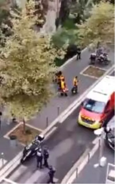 Fransa'da bıçaklı saldırı: 3 ölü Fransa'da bıçaklı saldırı: 3 ölü