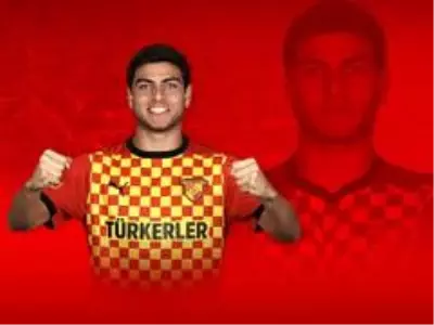 Göztepe'de 3 genç profesyonel oldu Göztepe'de 3 genç profesyonel oldu