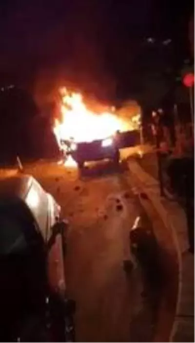 Son dakika: Güney Kıbrıs'ta halk sokağa döküldü Son dakika: Güney Kıbrıs'ta halk sokağa döküldü