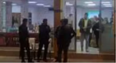 Gürültüyü duyup dışarı çıktı, silahla ayağından yaralandı Gürültüyü duyup dışarı çıktı, silahla ayağından yaralandı