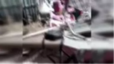 Güzelçamlı'da kontrolden çıkan kamyonet, evin bahçesine girdi Güzelçamlı'da kontrolden çıkan kamyonet, evin bahçesine girdi
