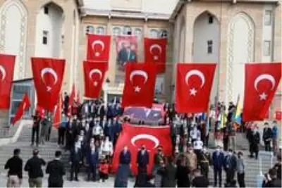 Hakkari'de Cumhuriyet Bayramı coşkusu Hakkari'de Cumhuriyet Bayramı coşkusu