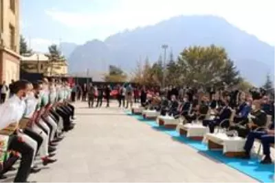 Hakkari'de Cumhuriyet Bayramı coşkusu Hakkari'de Cumhuriyet Bayramı coşkusu