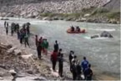 Hakkari'de düzenlenen Türkiye Rafting Şampiyonası sona erdi Hakkari'de düzenlenen Türkiye Rafting Şampiyonası sona erdi