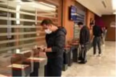 Hastanede 'Gözleri Çelik Mavisi' sergisi açıldı Hastanede 'Gözleri Çelik Mavisi' sergisi açıldı