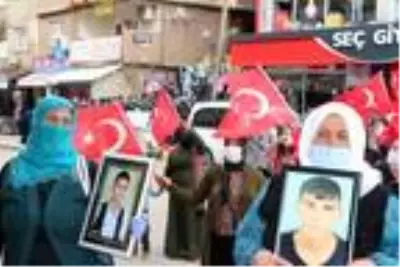 HDP'li milletvekili, kadınların teröre tepki eylemini engellemek istedi HDP'li milletvekili, kadınların teröre tepki eylemini engellemek istedi