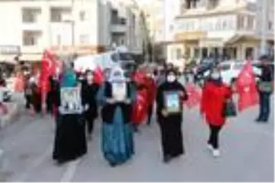 HDP'li milletvekili, kadınların teröre tepki eylemini engellemek istedi HDP'li milletvekili, kadınların teröre tepki eylemini engellemek istedi