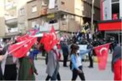 HDP'li milletvekili, kadınların teröre tepki eylemini engellemek istedi HDP'li milletvekili, kadınların teröre tepki eylemini engellemek istedi