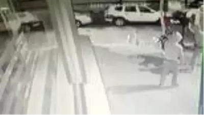 Hırsızlık zanlıları önce kameraya sonra polise yakalandı Hırsızlık zanlıları önce kameraya sonra polise yakalandı