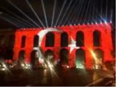 Hologram gösterisiyle Cumhuriyet Bayramı coşkusu Hologram gösterisiyle Cumhuriyet Bayramı coşkusu