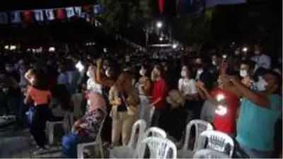 Şarkıcı Murat Dalkılıç'ın konserinde korona tedbirleri unutuldu