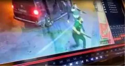 Son dakika haber! İzmir'de dehşet anları kamerada...7 kişi pompalı silah ve sopalarla tekel bayisini bastı Son dakika haber! İzmir'de dehşet anları kamerada...7 kişi pompalı silah ve sopalarla tekel bayisini bastı