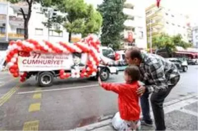 İzmir'de Cumhuriyet coşkusu her ilçeyi sardı İzmir'de Cumhuriyet coşkusu her ilçeyi sardı