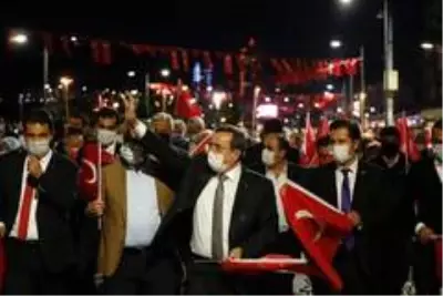 İzmir'de Cumhuriyet'in 97. yılında meşaleli yürüyüş İzmir'de Cumhuriyet'in 97. yılında meşaleli yürüyüş