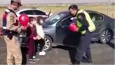 Jandarmadan çocuklara özel Cumhuriyet Bayramı kutlaması Jandarmadan çocuklara özel Cumhuriyet Bayramı kutlaması