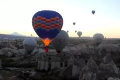 Kapadokya'da gökyüzünde 29 Ekim Cumhuriyet Bayramı coşkusu yaşandı Kapadokya'da gökyüzünde 29 Ekim Cumhuriyet Bayramı coşkusu yaşandı