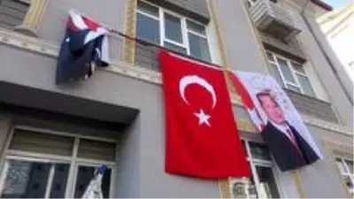 Son dakika haberleri | Katlanan Atatürk posteri için seferber oldular Son dakika haberleri | Katlanan Atatürk posteri için seferber oldular
