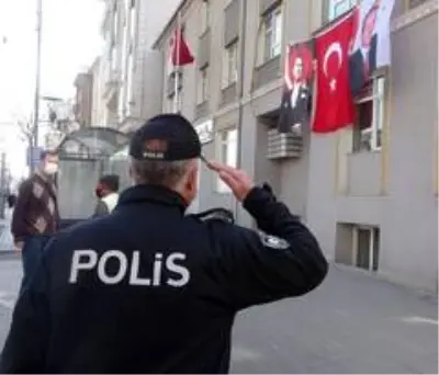 Son dakika haberleri | Katlanan Atatürk posteri için seferber oldular Son dakika haberleri | Katlanan Atatürk posteri için seferber oldular