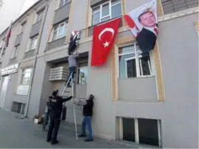 Son dakika haberleri | Katlanan Atatürk posteri için seferber oldular Son dakika haberleri | Katlanan Atatürk posteri için seferber oldular