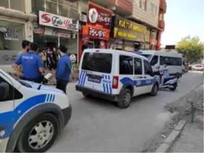 Son dakika haberi! Kavgayı ayırmak isteyen şahıs silahla vuruldu Son dakika haberi! Kavgayı ayırmak isteyen şahıs silahla vuruldu