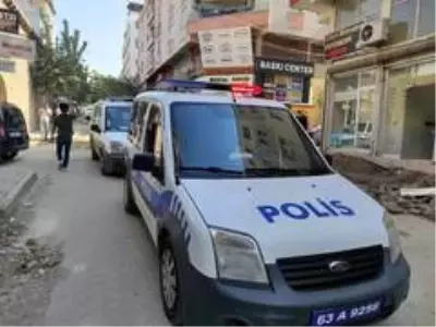 Son dakika haberi! Kavgayı ayırmak isteyen şahıs silahla vuruldu Son dakika haberi! Kavgayı ayırmak isteyen şahıs silahla vuruldu