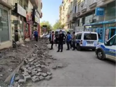 Son dakika haberi! Kavgayı ayırmak isteyen şahıs silahla vuruldu Son dakika haberi! Kavgayı ayırmak isteyen şahıs silahla vuruldu