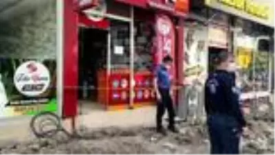 Son dakika haberi! Kavgayı ayırmak isteyen şahıs silahla vuruldu Son dakika haberi! Kavgayı ayırmak isteyen şahıs silahla vuruldu