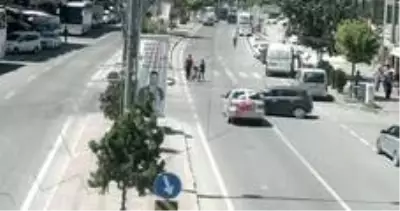Kaza anı MOBESE kamerasına yansıdı Kaza anı MOBESE kamerasına yansıdı