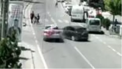 Kaza anı MOBESE kamerasına yansıdı Kaza anı MOBESE kamerasına yansıdı