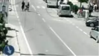 Kaza anı MOBESE kamerasına yansıdı Kaza anı MOBESE kamerasına yansıdı
