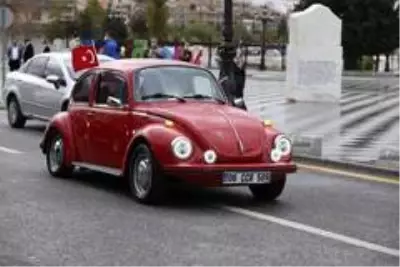 Keçiören'de klasik otomobillerden '29 Ekim Cumhuriyet Bayramı' konvoyu Keçiören'de klasik otomobillerden '29 Ekim Cumhuriyet Bayramı' konvoyu