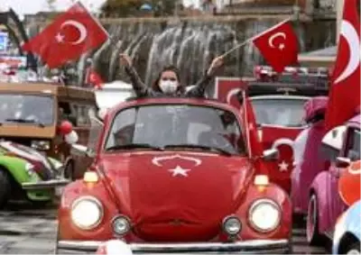 Keçiören'de klasik otomobillerden '29 Ekim Cumhuriyet Bayramı' konvoyu Keçiören'de klasik otomobillerden '29 Ekim Cumhuriyet Bayramı' konvoyu
